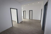 Flur + Vorst + B�ro / Praxis / Kanzlei / Ladenlokal + ca. 129 m� Gewerbefl�che + 4 R�ume + Erdgeschoss +