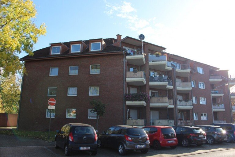 Hausansicht Grevenbroich Dachgeschosswohnung + Grevenbroich + 2-Zimmerwohnung + ca. 58 m� Wohnfl�che + 3. OG + kein Aufzug + Stellplatz +