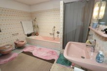 Badezimmer + Kaarst + Bungalow + Bj. 1971 + ca. 383 m� Grundst�ck + ca. 138 m� Wohnfl�che + Garage +