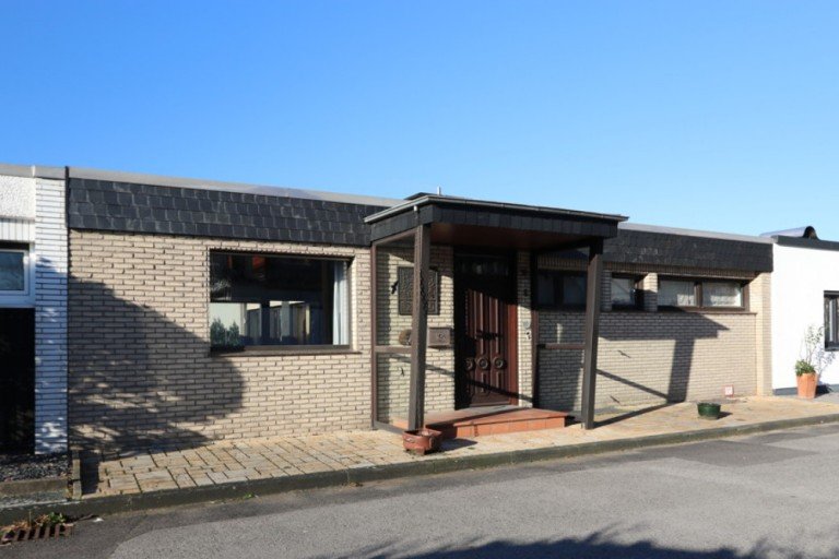 Ansicht Kaarst Bungalow Kaarst-Zentrum + Bungalow + Bj. 1970 + ca. 135 m� Wohnfl�che + ca. 386 m� Grundst�ck + 2 Garagen