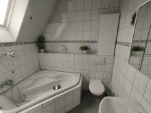 Badezimmer + Kaarst + 2,5-Zimmer-Wohnung in 2-Familien-Haus + ca. 73 m� Wohnfl�che + Balkon + Stellplatz +